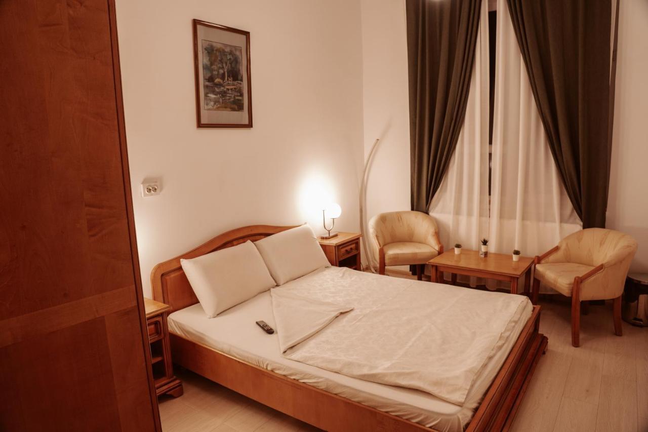 Escape Pensiune Bechet Экстерьер фото